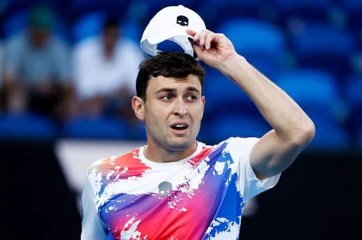 Российского теннисиста Аслана Карацева подозревают в договорняках. Что происходит?