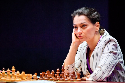 Шахматистка Александра Костенюк проиграла 14 из 15 партий в мужском турнире — кто из женщин играл лучше?