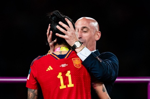 «Меня хотят уничтожить». Глава испанского футбола влип в очередной скандал