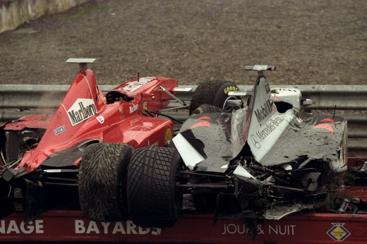 Легендарный завал в Формуле-1: 13 машин на старте – всмятку!