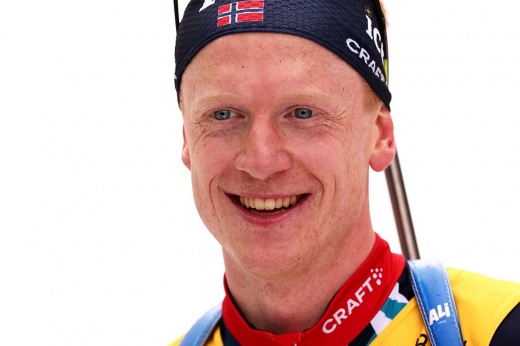 Мужская сборная Норвегии по биатлону выиграла седьмую эстафету на Кубке мира подряд, а у Йоханнеса Бё новый рекорд