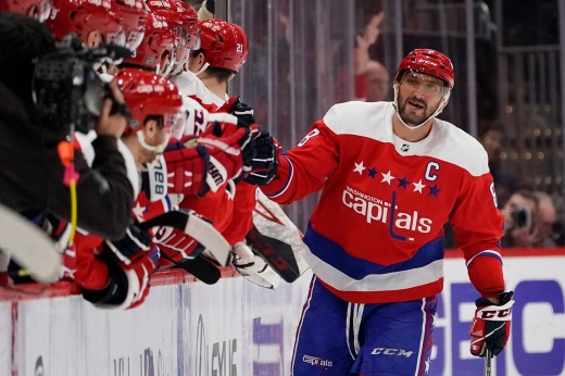 Овечкин провёл сокрушительный силовой приём против канадского игрока в матче плей-офф НХЛ