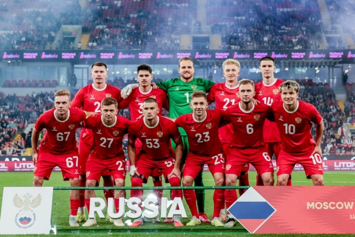 В расширенный состав сборной России на матчи с Перу и Чили попали 29 футболистов