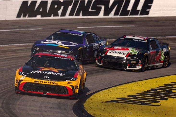 NASCAR Cup Series: пилот Майкла Джордана и 23XI Бубба Уоллас выбил Карсона Хосевара в Мартинсвилле NASCAR Cup Series: пилот Майкла Джордана и 23XI Бубба Уоллас выбил Карсона Хосевара в Мартинсвилле