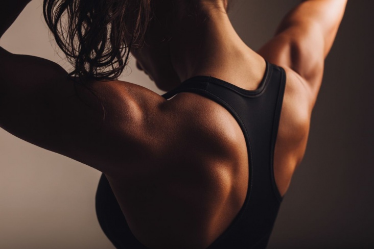 4 упражнения для женщин, которые укрепят спину