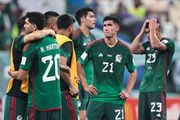 Расстроенные игроки сборной Мексики