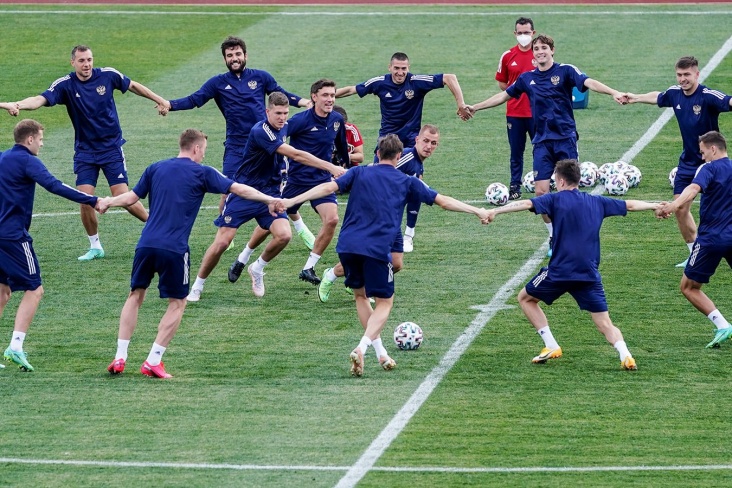 Игроки сборной России во время тренировки