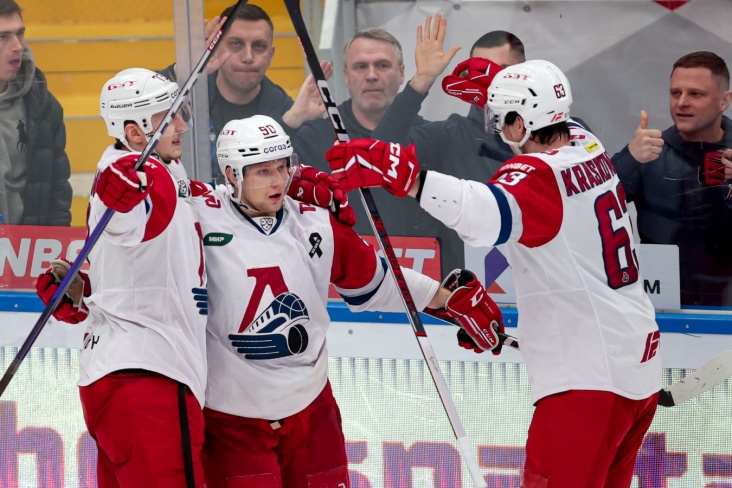 Lokomotiv players celebrating the winning goal