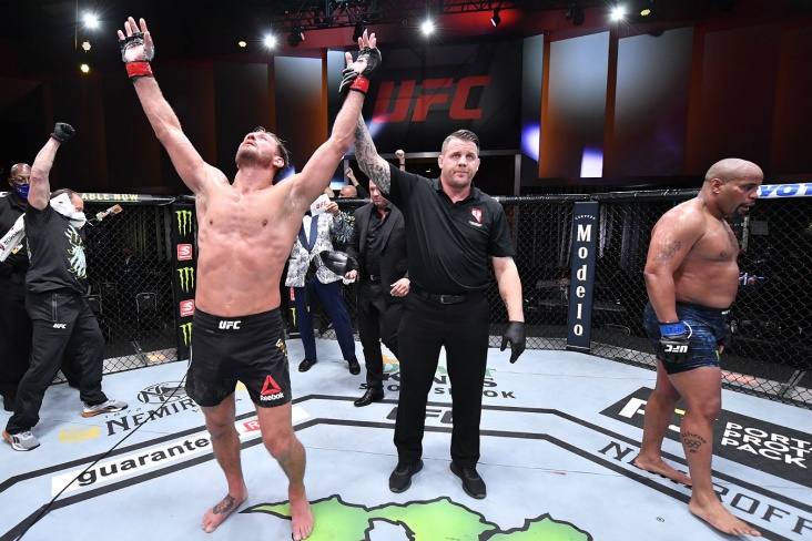 Стипе Миочич победил Даниэля Кормье на UFC 252