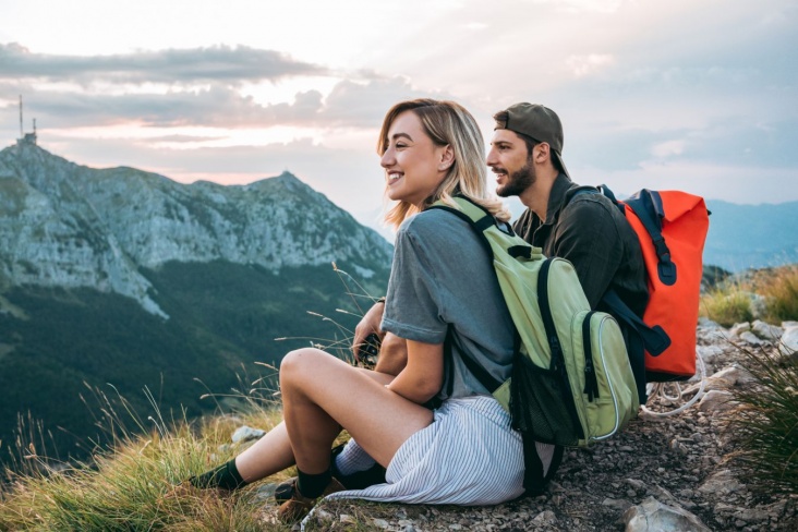 Как зумеры путешествуют без денег?