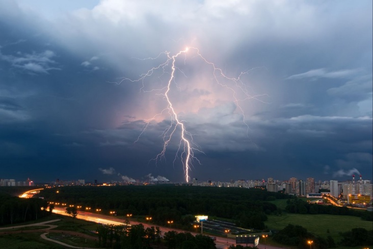Дожди и гроза: в Москву пришёл южный циклон