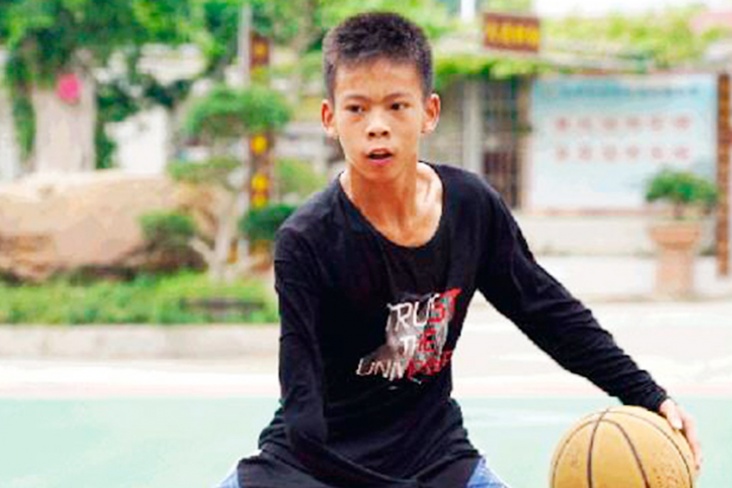 13-летний китаец Чжан Цзячэн впечатлил Карри