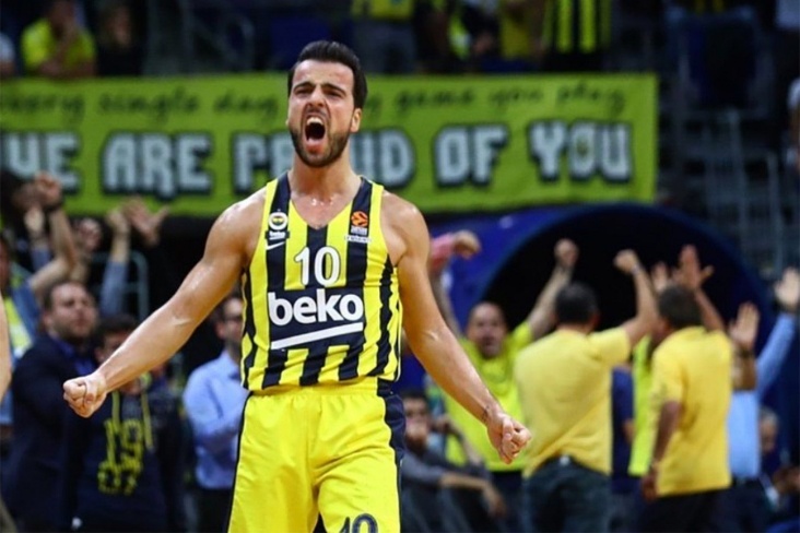“Fənərbağça” Mahmutoğlu ilə müqaviləni uzatdı