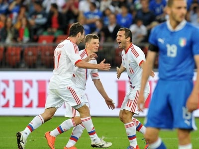 Сборная России празднует гол в ворота Италии