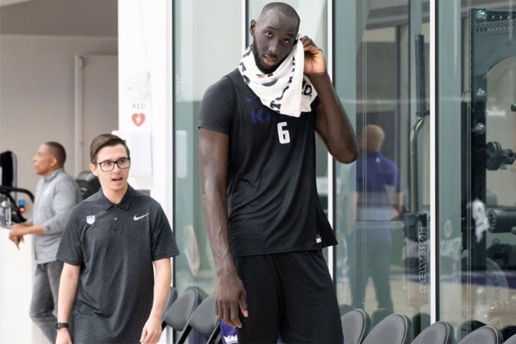 231-сантиметровый игрок НБА стукнулся головой о по