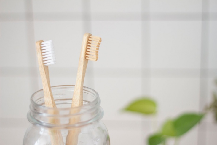 Почему нельзя чистить зубы сразу после завтрака? Важная информация от стоматологов