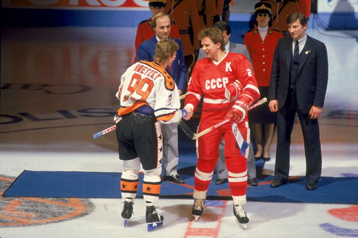 Босс НХЛ в шапке-ушанке, военные самолёты и аншлаги на выступлениях артистов СССР: каким был Рандеву-87