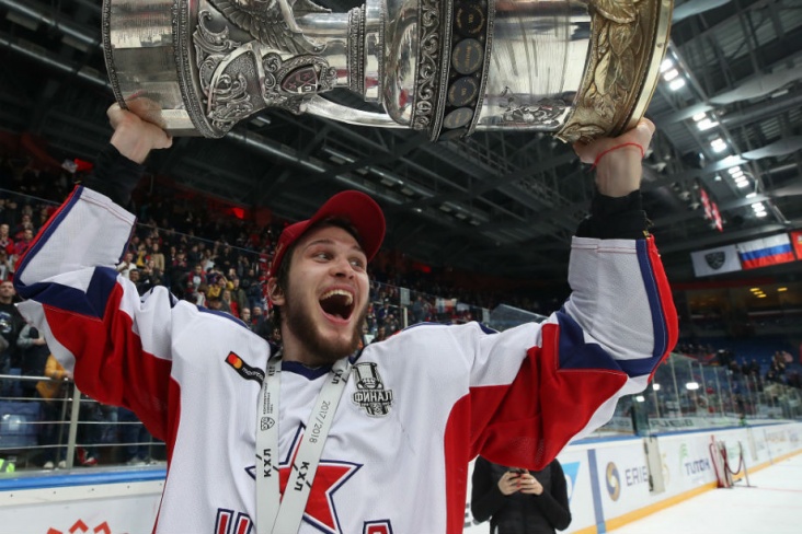 КХЛ вручила чемпиону медали с прошлогодними лентам