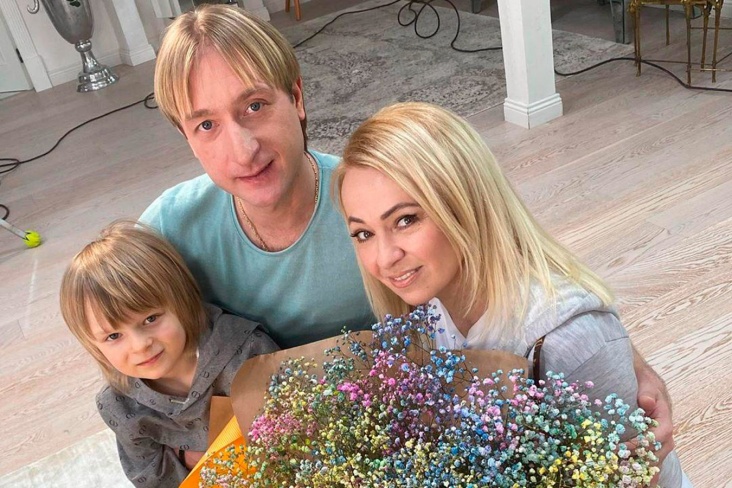 Плющенко, Рудковская и их сын призвали проголосова