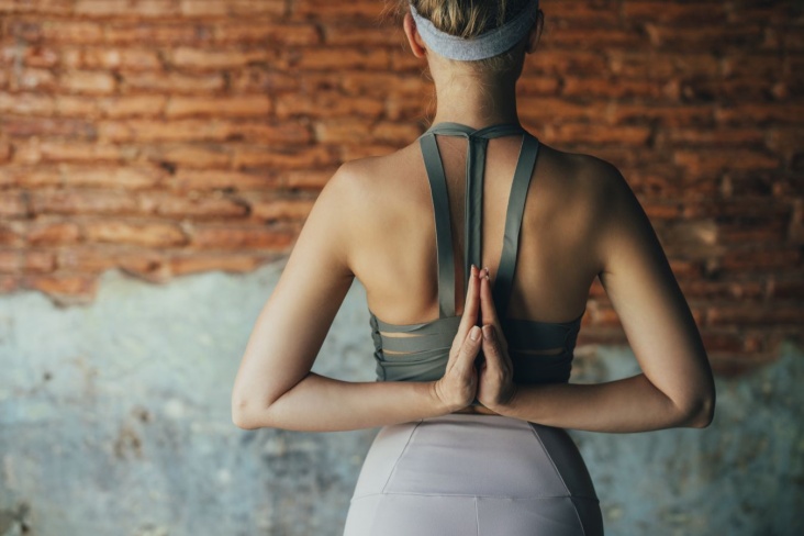 3 простых упражнения для растяжки мышц спины