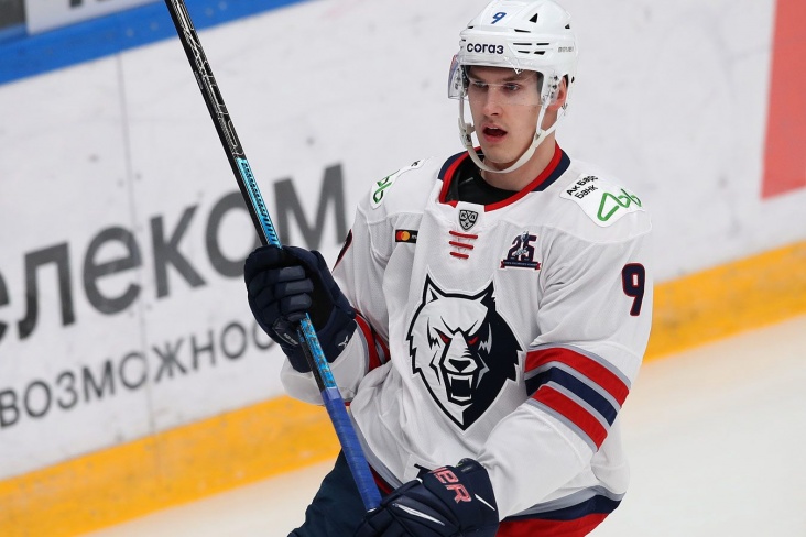 Никита Попугаев вернулся в хоккей