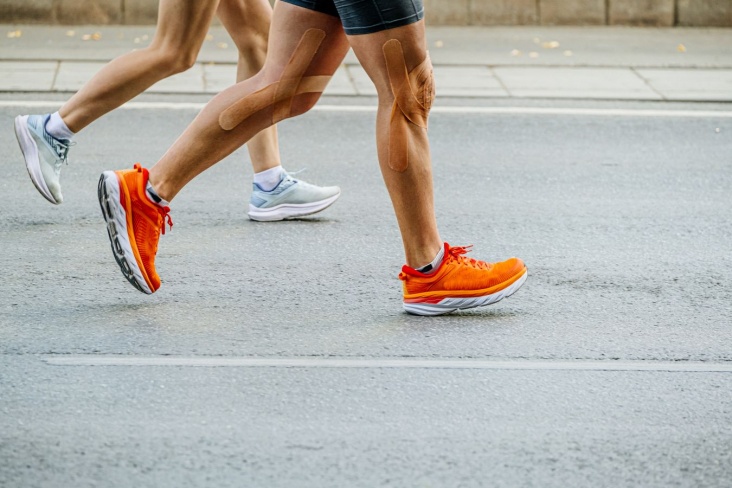 Как бег травмирует колени