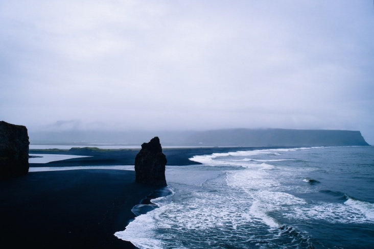 Чёрный пляж в Исландии