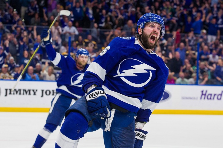 Кучеров вошёл в историю НХЛ с 50-м ассистентским хет-триком