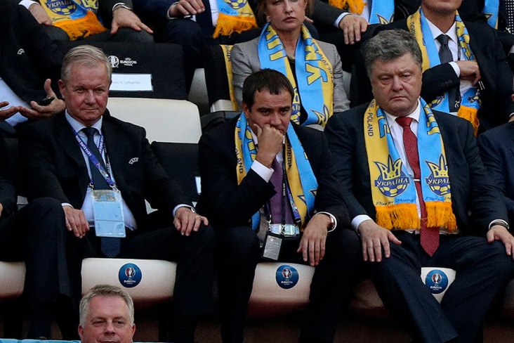Петр Порошенко (справа) на матче ЧЕ-2016