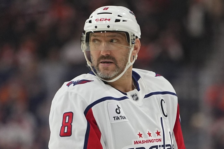 aleksandr-ovechkin-zabil-1003-j-gol-s-uchyotom-plej-off-v-nhl-do-rekorda-gretcki-13-shajb_177458674880496612.jpg