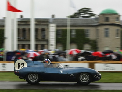 Дэвид Култхард за рулём чемпионского Jaguar D-Type