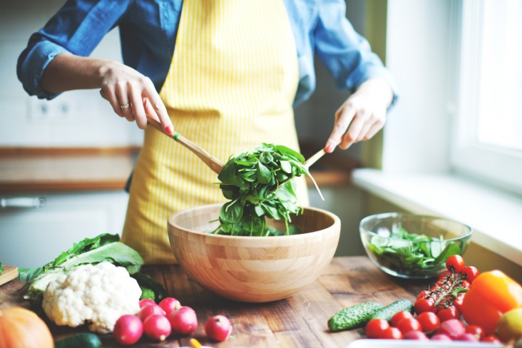 Как приготовить полезный салат?