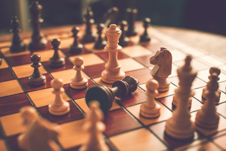 Бесплатная онлайн игра в шахматы на Чесфилде