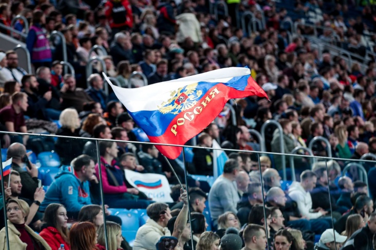 футболисты благодарят болельщиков