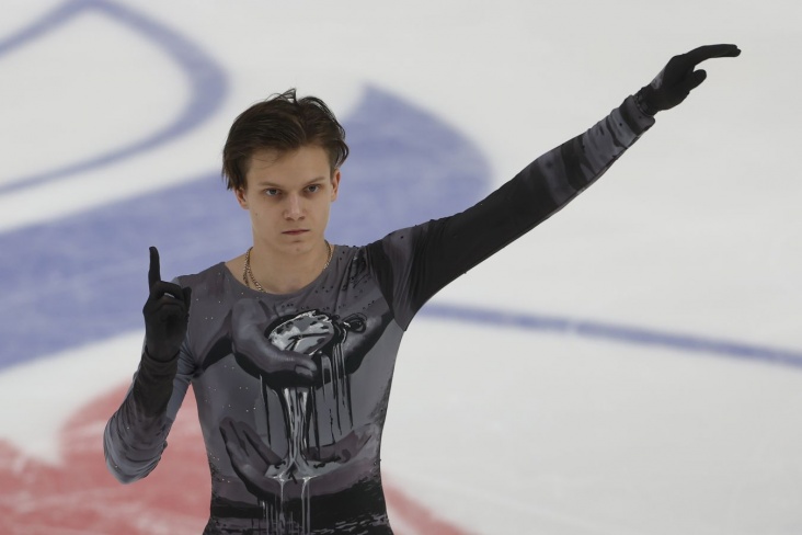 Семененко лидирует после короткой программы на московском этапе Гран-при, Гуменник — четвёртый