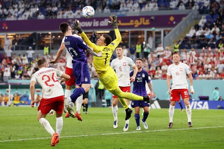 Вратарь сборной Польши проиграл спор