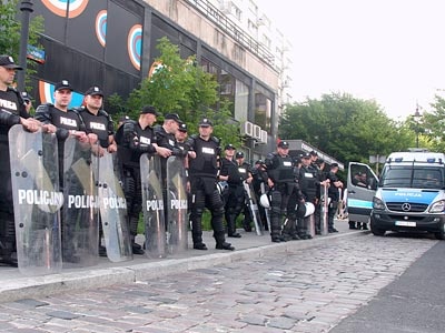 "Полиция контролирует ситуацию в Варшаве"
