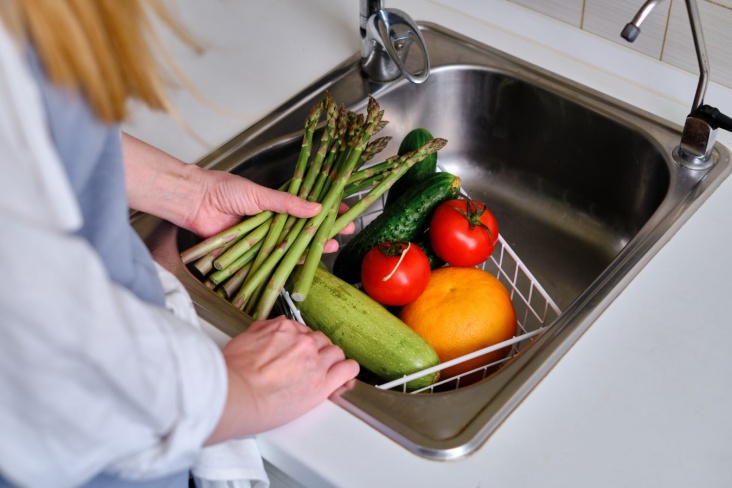 Как мыть овощи и фрукты, чтобы удалить пестициды?