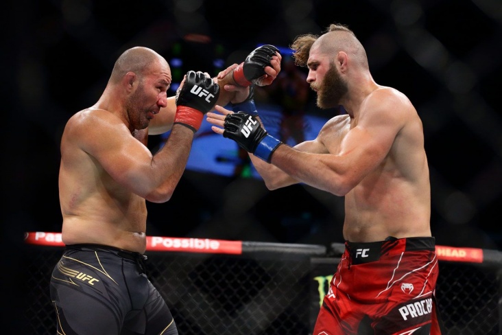 UFC 275: Гловер Тейшейра — Иржи Прохазка