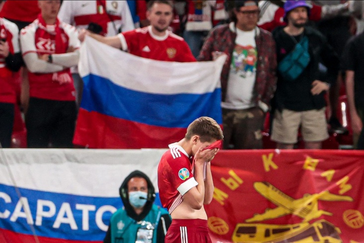 Россию отстранили от мирового футбола