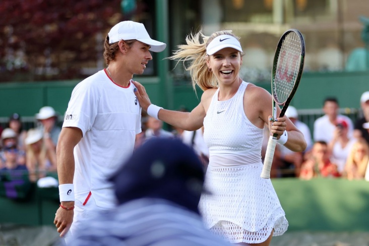 Алекс де Минор и Кэйти Бултер — яркая пара возлюбленных теннисистов, которые счастливы в отношениях и успешны на корте