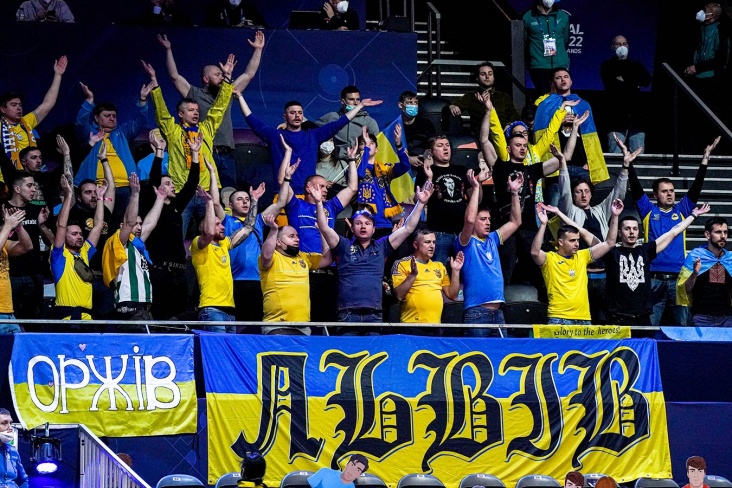Украинские фанаты «отличились» на матче с Россией