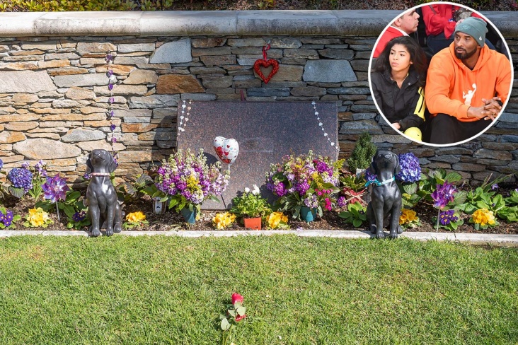 Фанаты Коби Брайанта несут цветы на чужую могилу