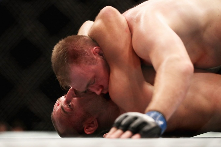 Как Олейник задушил Пешту и вошёл в историю UFC