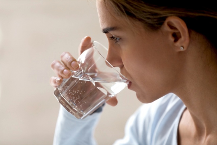 Почему людям не хочется пить воду: главные причины и как справиться