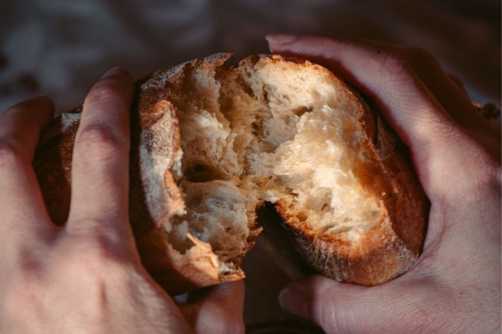 Почему нельзя есть свежий хлеб, объяснила врач