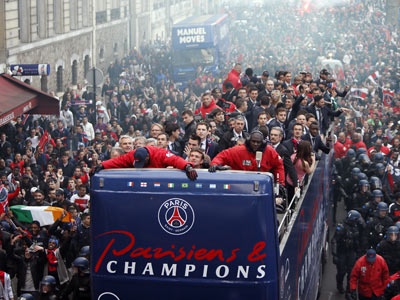 Париж празднует победу в чемпионате