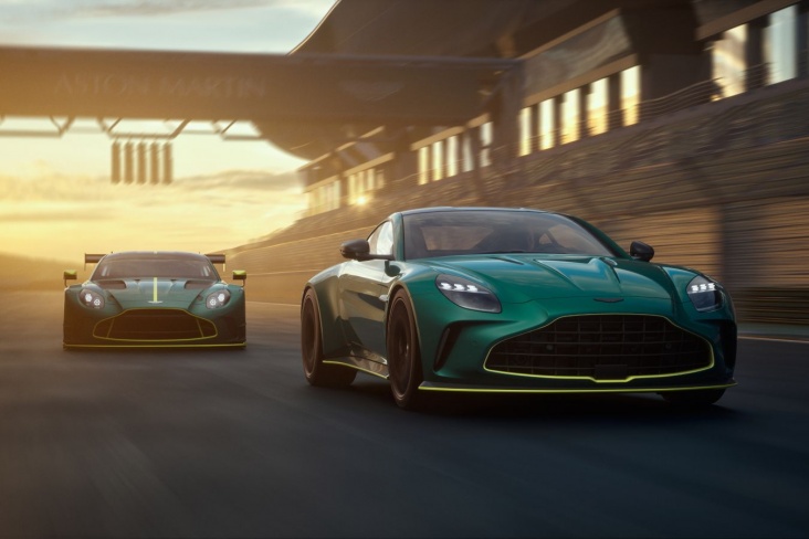 Aston Martin Vantage и гоночная версия GT3