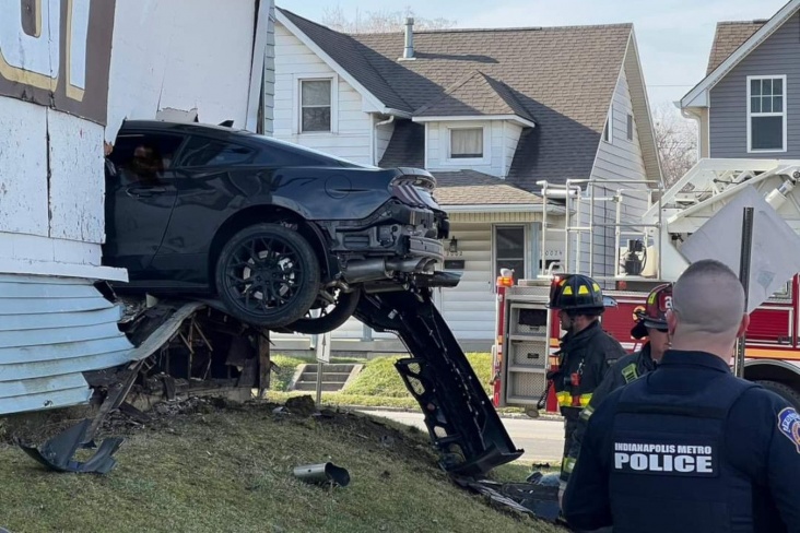Авария Ford Mustang в Индианаполисе