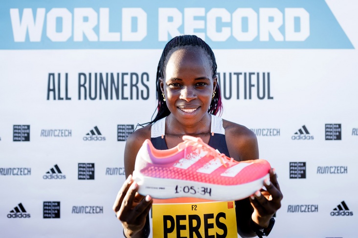 Кенийка установила мировой рекорд в полумарафоне